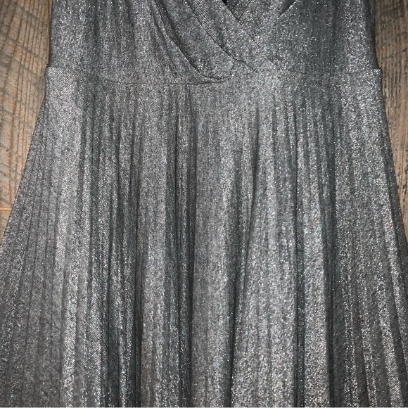 Women’s S BCBG PARIS Silver Sparkle & Shine Pleated Swing Mini Holiday Dress EXC - Picture 6 of 15